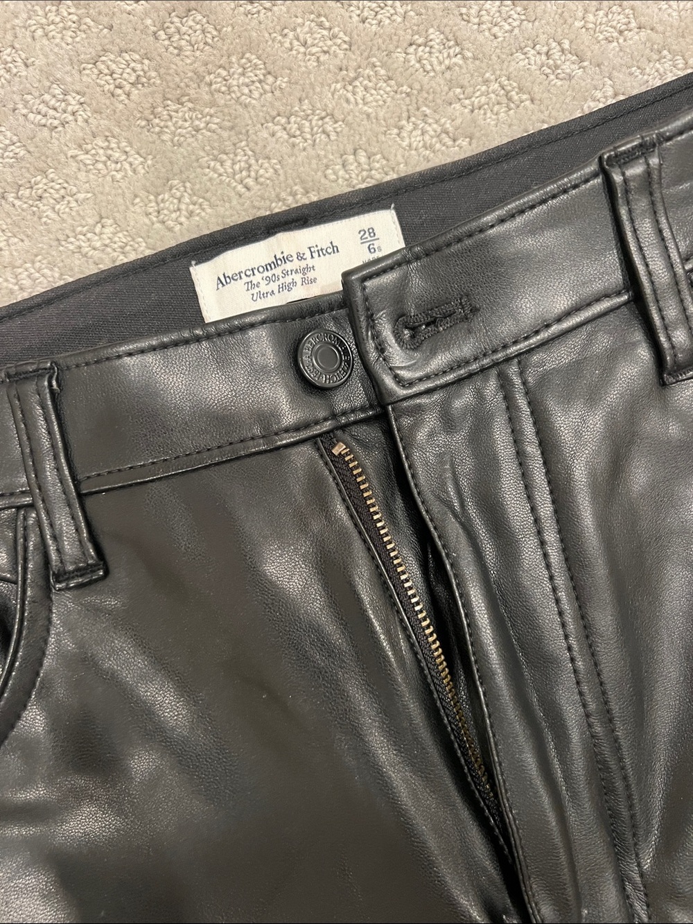 Abercrombie Women’s 90’s Straight Ultra High Rise Black Leather 6S-Curve Love